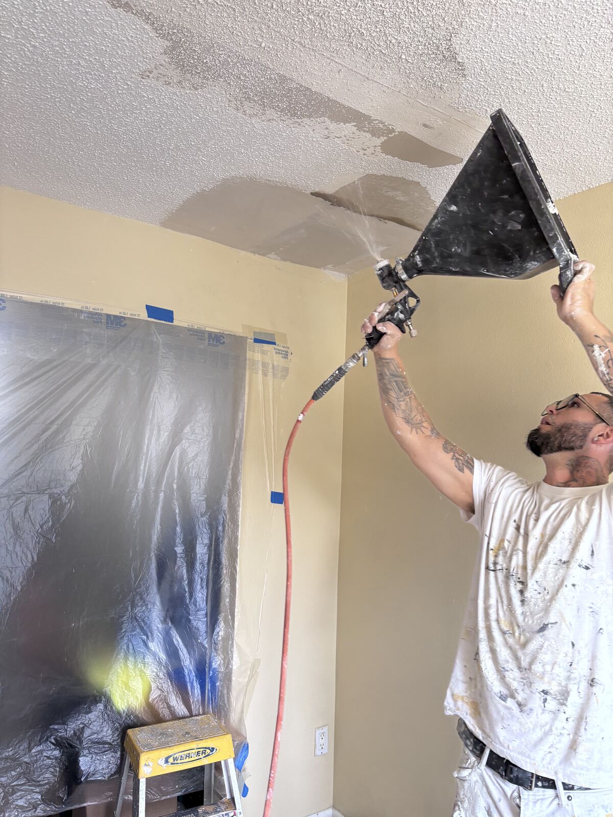 Drywall texture ceiling repair